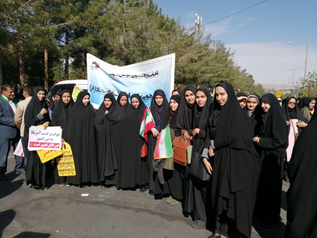 شرکت کارمندان و دانشجویان پردیس امام سجاد(ع) در راهپیمایی 13 آبان 4