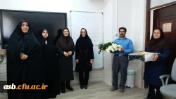  اهدا گل و پذیرایی از دانشجومعلمان به مناسبت روز دانشجو 3