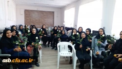  اهدا گل و پذیرایی از دانشجومعلمان به مناسبت روز دانشجو 4