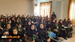  اهدا گل و پذیرایی از دانشجومعلمان به مناسبت روز دانشجو 5