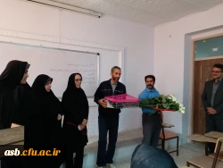 اهدا گل و پذیرایی از دانشجومعلمان به مناسبت روز دانشجو 6