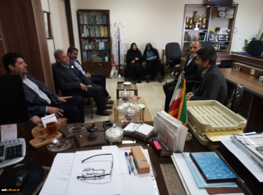 نشست صمیمی مسئولان شهرستان  بیرجند در خصوص رفع موانع موجود جهت زمین احداثی

 پردیس امام سجاد (ع) 3