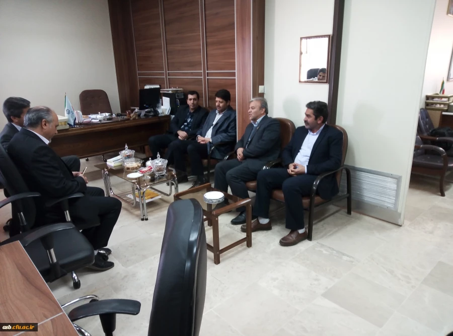 نشست صمیمی مسئولان شهرستان  بیرجند در خصوص رفع موانع موجود جهت زمین احداثی پردیس امام سجاد (ع) 6