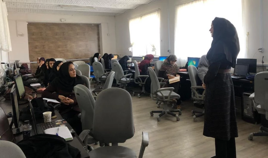  برگزاری کارگاه جستجو از منابع اینترنتی ، فیش برداری از منابع ، ارجاع و نوشتن فهرست منابع

  2