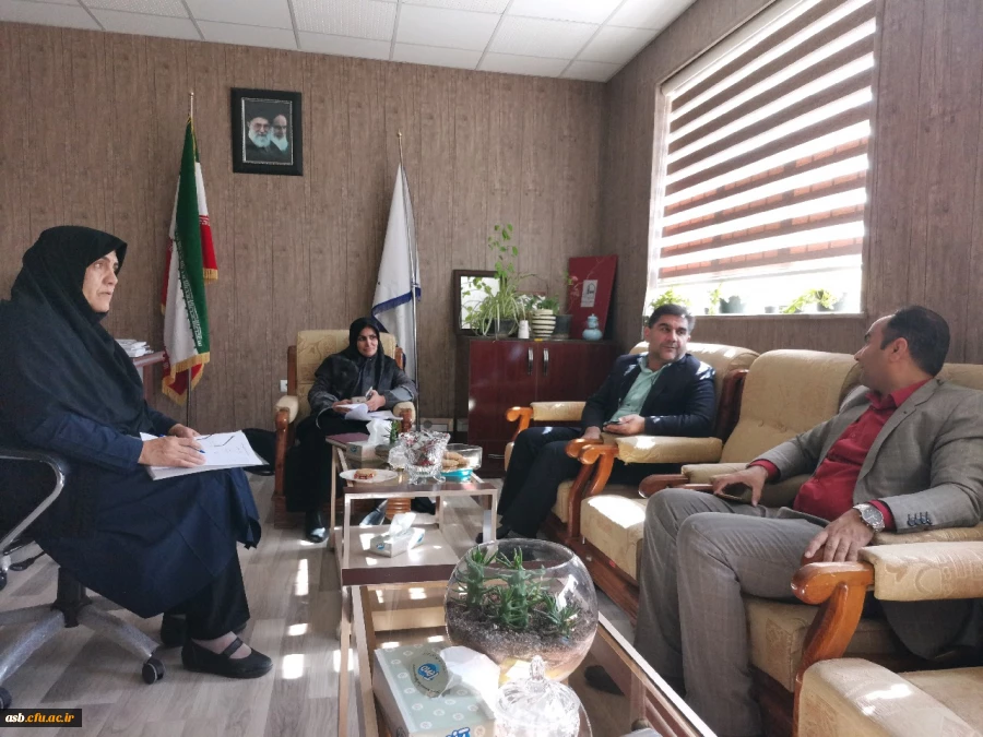 اولین نشست همایش منطقه ای جایگاه شعر در تعلیم و تربیت 2