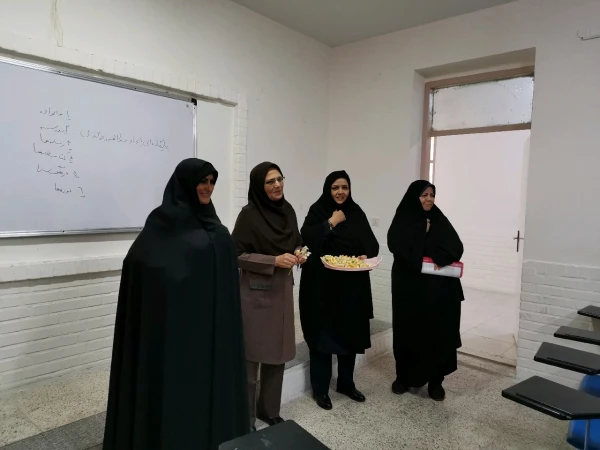 تبریک روز زن به همکاران و اساتید توسط سرپرست پردیس امام سجاد(ع) 3