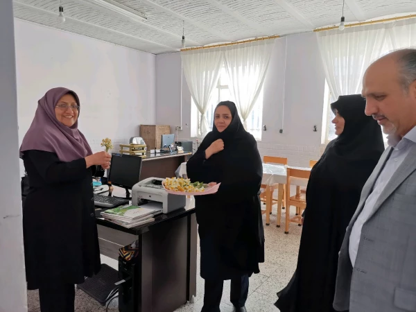 تبریک روز زن به همکاران و اساتید توسط سرپرست پردیس امام سجاد(ع) 4