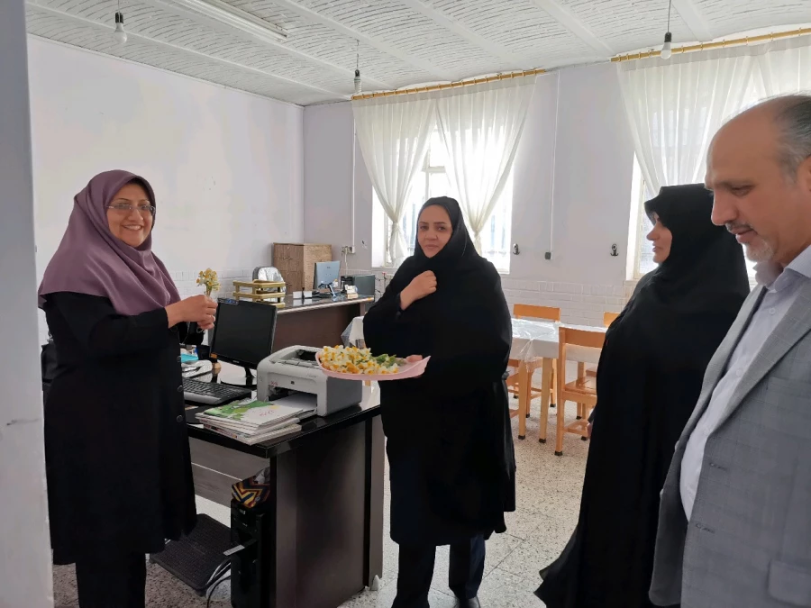 تبریک روز زن به همکاران و اساتید توسط سرپرست پردیس امام سجاد(ع) 4