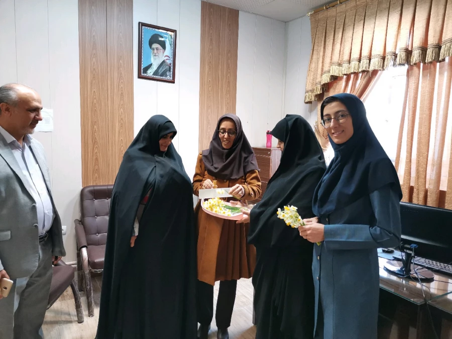 تبریک روز زن به همکاران و اساتید توسط سرپرست پردیس امام سجاد(ع) 10