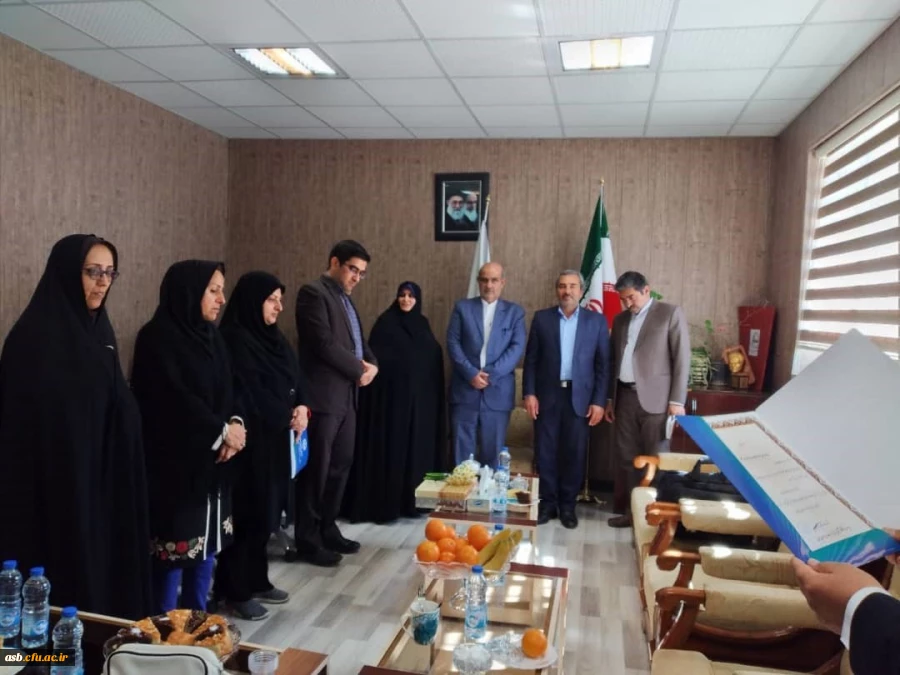 تقدیر از خیرین حامی دانشگاه فرهنگیان پردیس امام سجاد(ع) بیرجند؛خانم ها طاهره نوابی و مریم نقاش ؛توسط مدیرکل محترم امور مالی و ذیحسابی دانشگاه فرهنگیان  دکتر مرتضی چناری 2