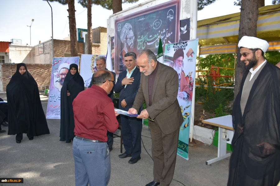 تقدیر از همکاران پردیس های استان به مناسبت هفته بزرگداشت مقام معلم 2