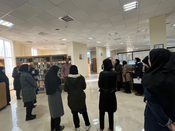 بازدید دانشجویان ادبیات از کتابخانه دانشگاه بیرجند 4