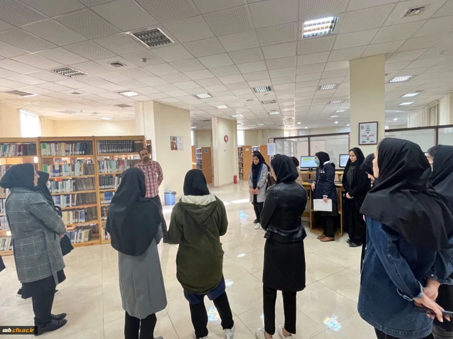 بازدید دانشجویان ادبیات از کتابخانه دانشگاه بیرجند 6