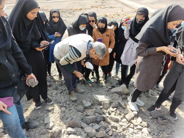 بازدید دانشجویان رشته جغرافیا از معدن قلعه زری 10