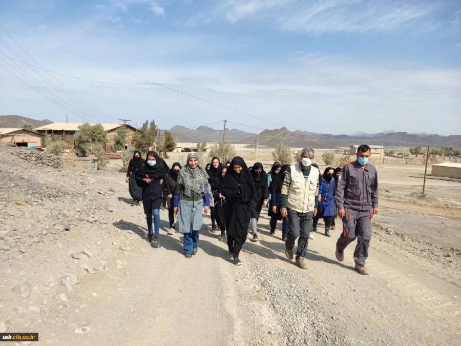 بازدید دانشجویان رشته جغرافیا از معدن قلعه زری 13