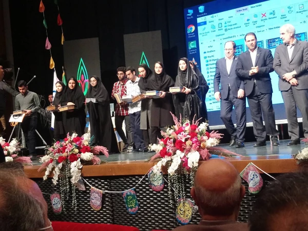 تقدیر از دانشجو معلمان برتر توسط دکتر صحرایی رییس دانشگاه فرهنگیان 2