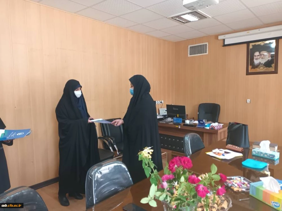 تقدیر از اساتید به مناسبت 12اردیبهشت روز بزرگداشت مقام معلم 2