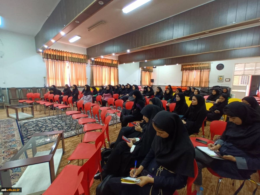 برگزاری کارگاه های بررسی کتب گروه علوم اجتماعی با حضور سرگروه های آموزشی آموزش وپرورش استان 2