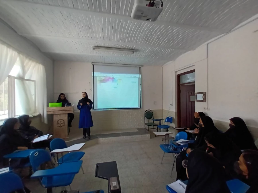 برگزاری کارگاه های بررسی کتب گروه علوم اجتماعی با حضور سرگروه های آموزشی آموزش وپرورش استان 7