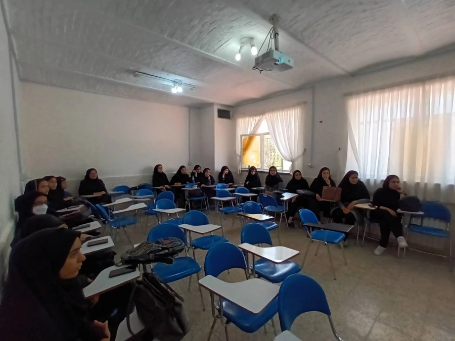 برگزاری کارگاه های بررسی کتب گروه علوم اجتماعی با حضور سرگروه های آموزشی آموزش وپرورش استان 8