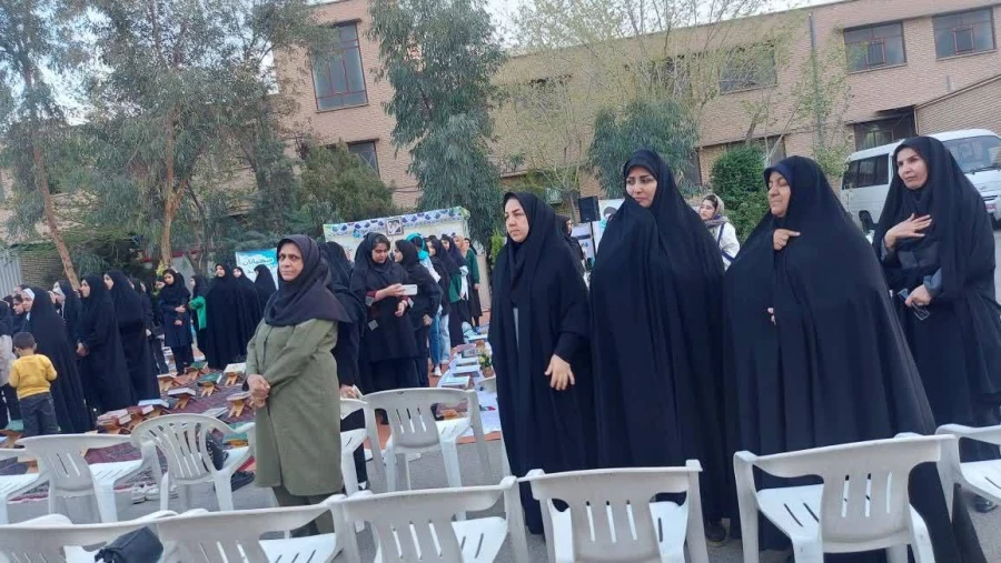 همکاری با دبیرستان زینب در برگزاری محفل انس با قرآن کریم 3