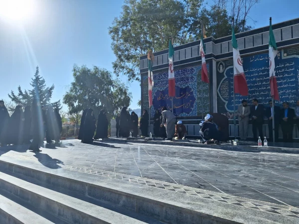 عطرافشانی و غبارروبی مزار شهدای گمنام  6