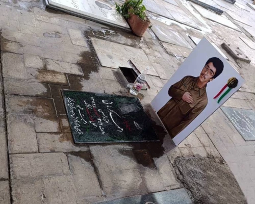 برگزاری مراسم غبارروبی مزار شهید دانشجومعلم احمد کرمانی در روز سه شنبه 17 مهرماه ساعت 16 با حضور جمعی از دانشجومعلمان در قطعه ۱ گلزار شهدای بیرجند  2