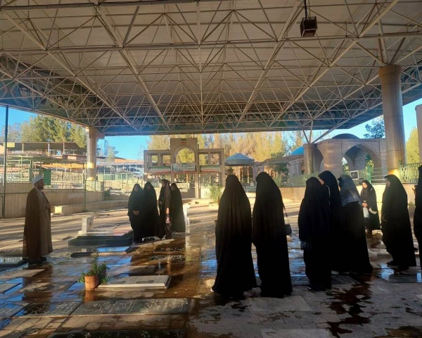 برگزاری مراسم غبارروبی مزار شهید دانشجومعلم احمد کرمانی در روز سه شنبه 17 مهرماه ساعت 16 با حضور جمعی از دانشجومعلمان در قطعه ۱ گلزار شهدای بیرجند  3