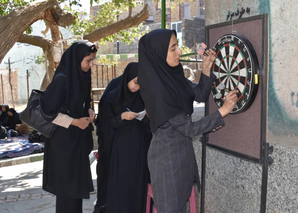 برگزاری مسابقات ورزشی به مناسبت هفته تربیت بدنی در مراسم اردوی نودانشجو معلمان 2