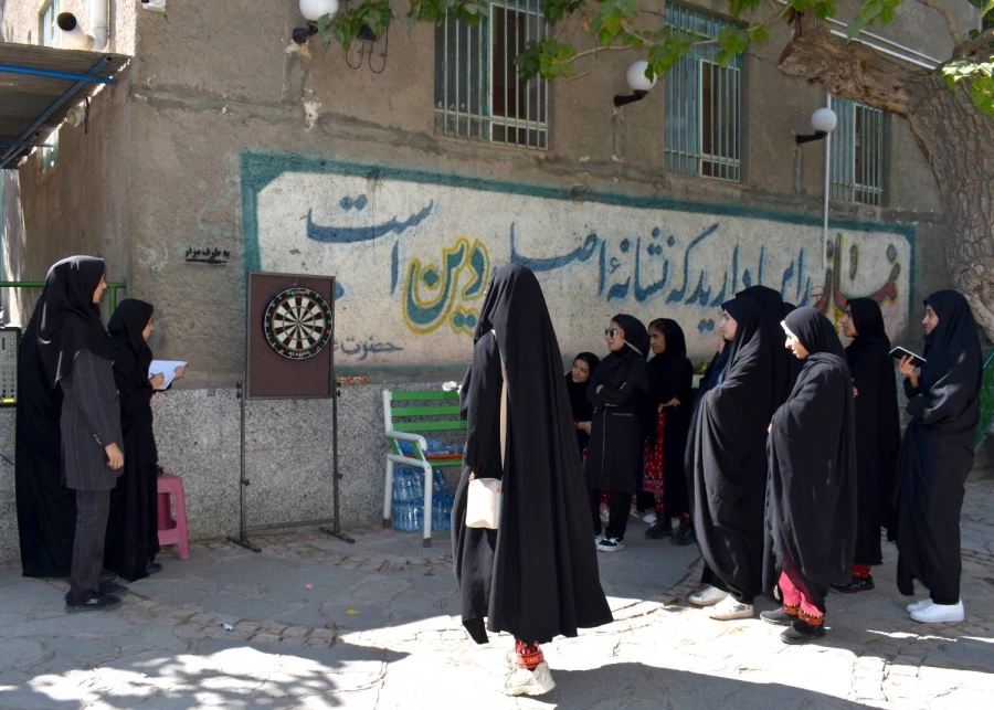 برگزاری مسابقات ورزشی به مناسبت هفته تربیت بدنی در مراسم اردوی نودانشجو معلمان 3