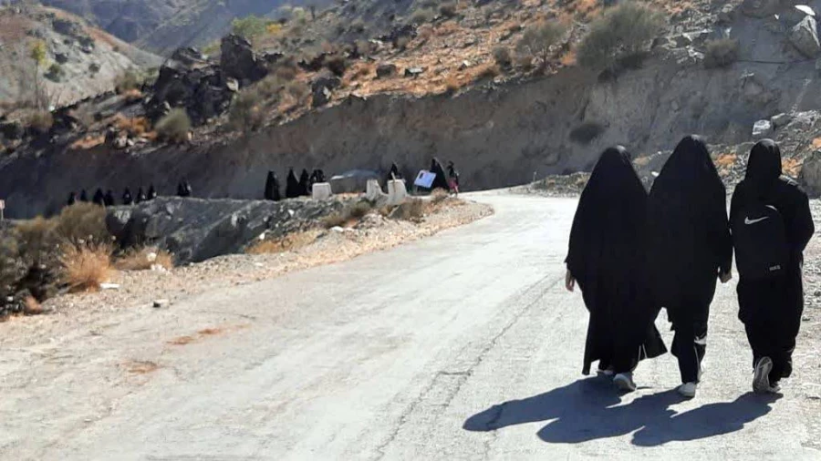 برگزاری مسابقات ورزشی به مناسبت هفته تربیت بدنی در مراسم اردوی نودانشجو معلمان 5