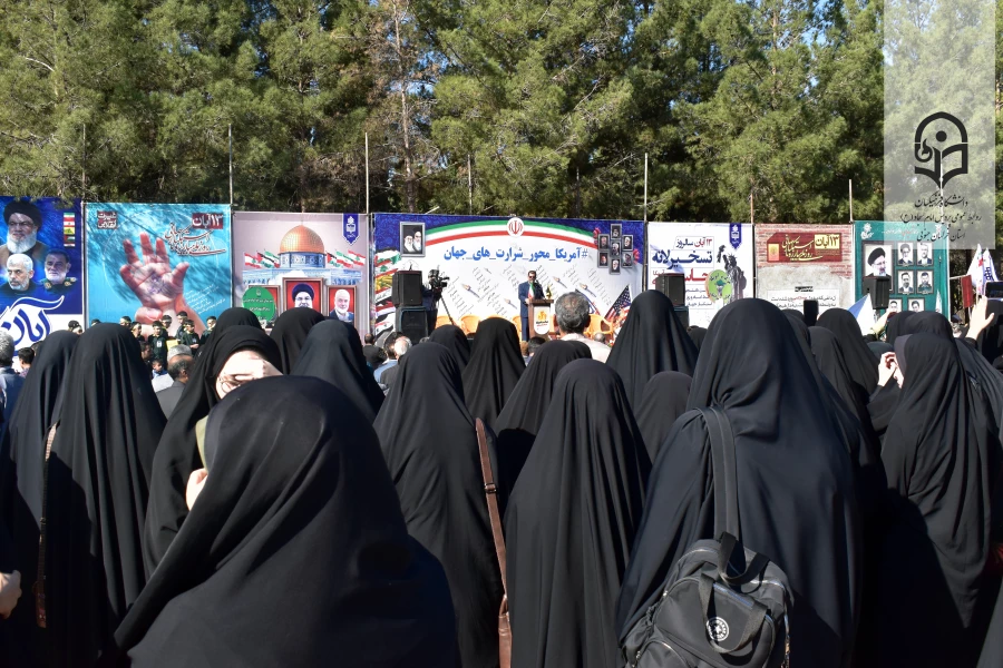 حضور حماسی اساتید، کارکنان و دانشجومعلمان پردیس امام سجاد(ع) خراسان جنوبی در راهپیمایی سیزدهم آبان 1403 3