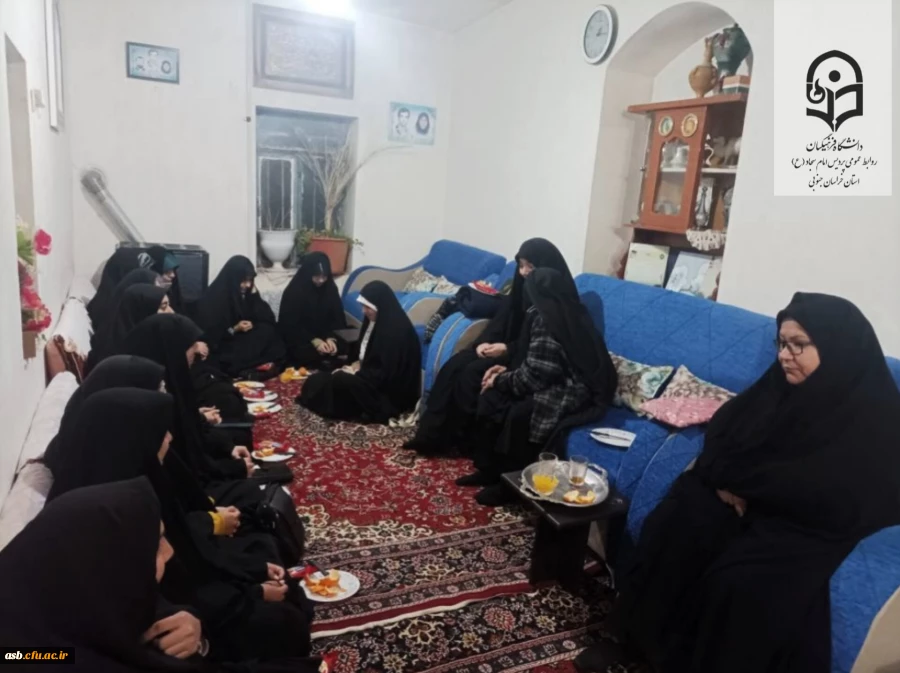 حضور دانشجویان پردیس امام سجاد (ع) در منزل خانواده شهید رجبی به مناسبت روز تکریم مادران و همسران شهدا 2