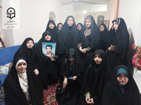 حضور دانشجویان پردیس امام سجاد (ع) در منزل خانواده شهید رجبی به مناسبت روز تکریم مادران و همسران شهدا 3