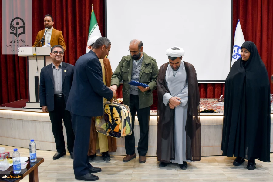 مراسم گرامیداشت ولادت حضرت فاطمه زهرا (س) و روز مادر با اجرای برنامه های شاد و معنوی در دانشگاه 4