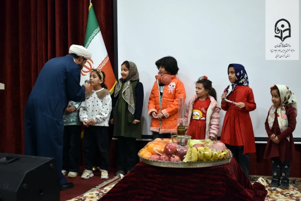 مراسم گرامیداشت ولادت حضرت فاطمه زهرا (س) و روز مادر با اجرای برنامه های شاد و معنوی در دانشگاه 5