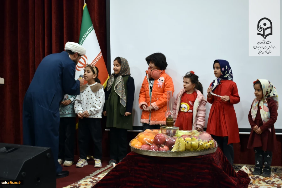 مراسم گرامیداشت ولادت حضرت فاطمه زهرا (س) و روز مادر با اجرای برنامه های شاد و معنوی در دانشگاه 5