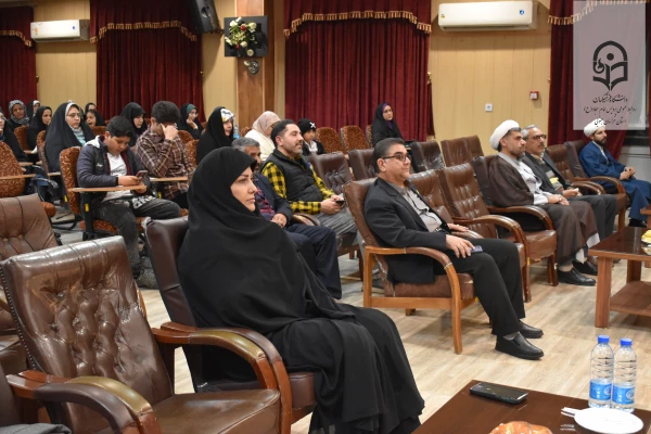 مراسم گرامیداشت ولادت حضرت فاطمه زهرا (س) و روز مادر با اجرای برنامه های شاد و معنوی در دانشگاه 8