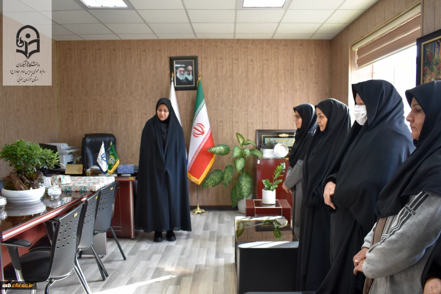 دیدار صمیمانه پرسنل پردیس امام سجاد (ع) با دکتر میری به مناسبت روز مادر 3