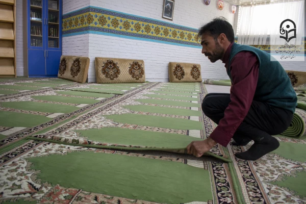 شست وشوی فرش های نمازخانه پردیس امام سجاد (ع) در آستانه ماه مبارک رمضان 2