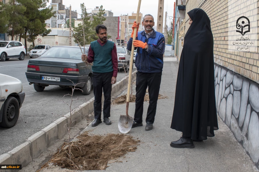 کاشت نهال در محوطه پردیس امام سجاد  (ع) به مناسبت روز درختکاری 2