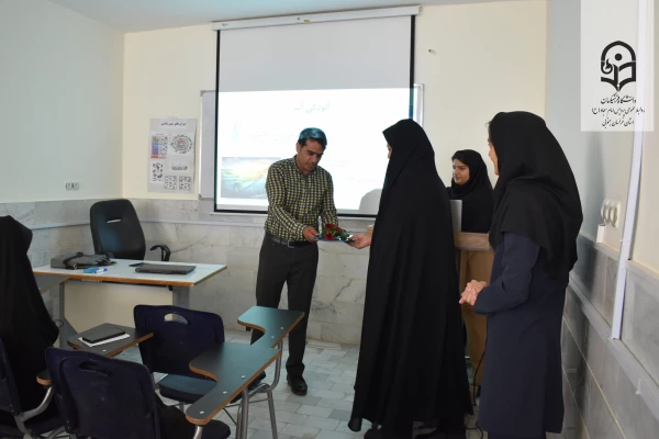 به مناسبت دهه سرآمدی آموزش انجام شد: تجلیل از اساتید با حضور رئیس پردیس امام سجاد (ع) 3