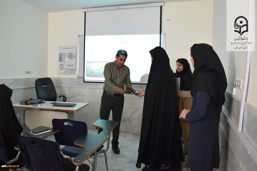 به مناسبت دهه سرآمدی آموزش انجام شد: تجلیل از اساتید با حضور رئیس پردیس امام سجاد (ع) 3