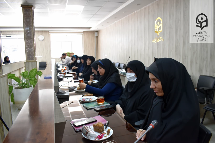 برگزاری جلسه گرامیداشت دهه سرآمدی آموزش و تجلیل از مقام استاد در پردیس امام سجاد (ع) خراسان جنوبی 3