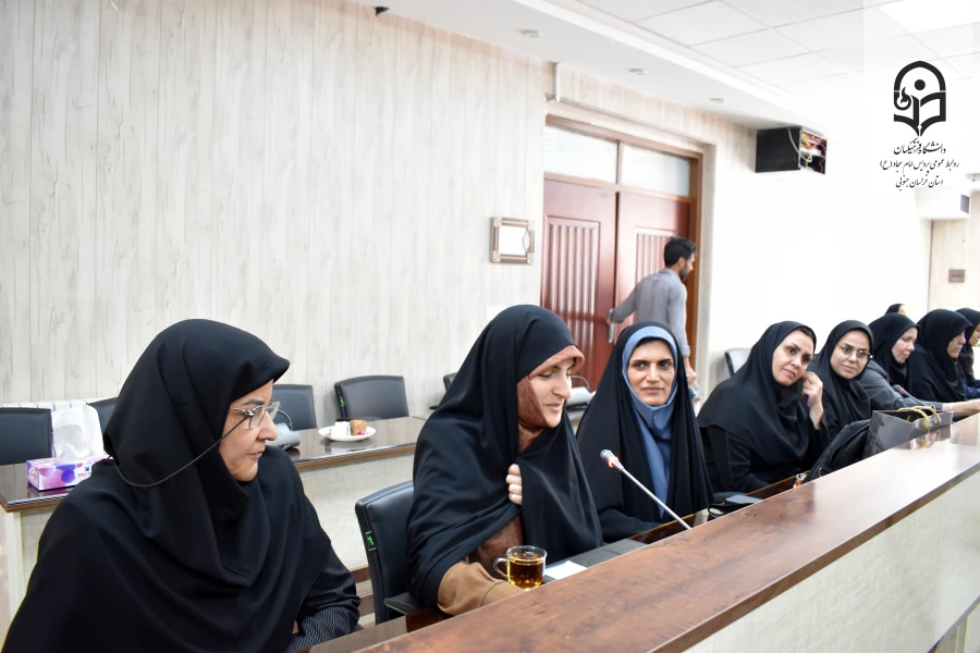 برگزاری جلسه گرامیداشت دهه سرآمدی آموزش و تجلیل از مقام استاد در پردیس امام سجاد (ع) خراسان جنوبی 4