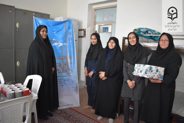 به مناسبت هفته سراهای دانشجویی صورت گرفت: تقدیر از سرپرستان سراهای دانشجویی و دانشجویان اتاق نمونه در پردیس امام سجاد(ع) 2