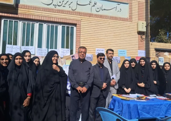 بازدید معاون فرهنگی و تربیتی دانشگاه فرهنگیان کشور از غرفه فرهنگی دانشجویان مرکز بنت الهدی صدر فردوس 2