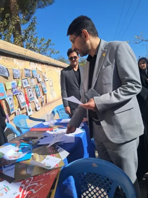 بازدید معاون فرهنگی و تربیتی دانشگاه فرهنگیان کشور از غرفه فرهنگی دانشجویان مرکز بنت الهدی صدر فردوس 3
