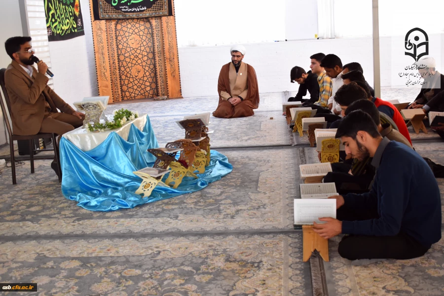 محفل انس با قرآن؛ نقطه ای کوچک در جهان، اما روشن با آیات خدا 2