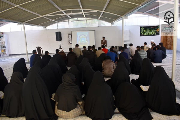 محفل انس با قرآن؛ نقطه ای کوچک در جهان، اما روشن با آیات خدا 3